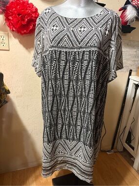 Classic Black & White Midi Dress - Geometric Print